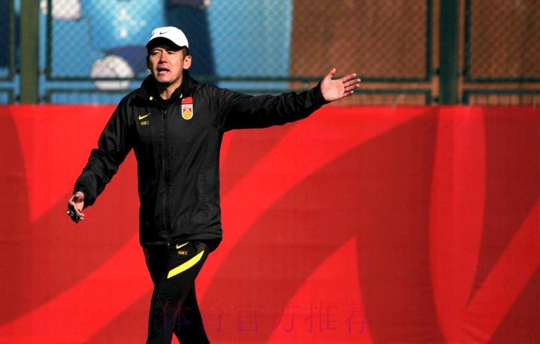 杨晨寄语弟子:进军世少赛,未来挑大梁 杨晨寄语弟子:进军世少赛,未来挑大梁